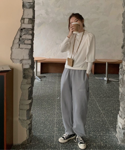 Jewelobe(ジュエローブ)の「パフスリーブボトルネック起毛カットトップス(Tシャツ/カットソー・レディース・オフホワイト/ベージュ/スモークピンク/ブラック・FREE)」の16枚目の写真