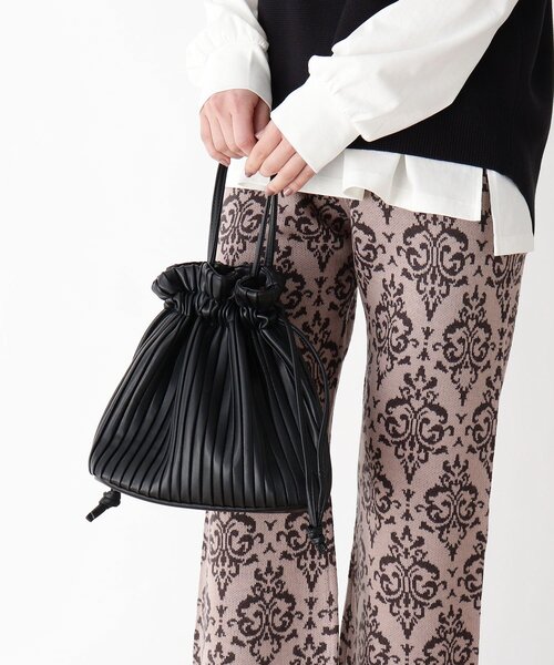 pink adobe(ピンクアドベ)の「◆【2WAY】プリーツ巾着バッグ(ショルダーバッグ・レディース・アイボリー/シルバー/ゴールド/ブラック/サックスブルー・00)」の11枚目の写真