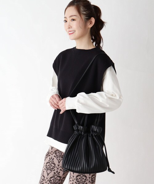 pink adobe(ピンクアドベ)の「◆【2WAY】プリーツ巾着バッグ(ショルダーバッグ・レディース・アイボリー/シルバー/ゴールド/ブラック/サックスブルー・00)」の12枚目の写真