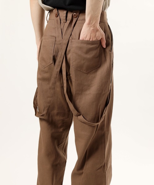 TopIsm（トップイズム）の「【2021】 サスペンダー付コットンワイドパンツ（チノパンツ・メンズ・ブラック/ライトグレー/ベージュ/モカ・M/L）」の5枚目の写真