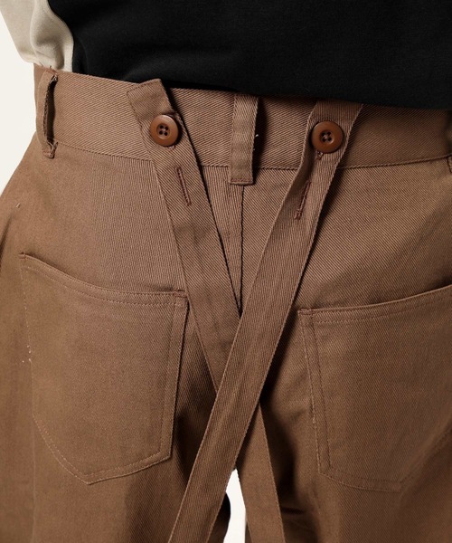 TopIsm（トップイズム）の「【2021】 サスペンダー付コットンワイドパンツ（チノパンツ・メンズ・ブラック/ライトグレー/ベージュ/モカ・M/L）」の6枚目の写真