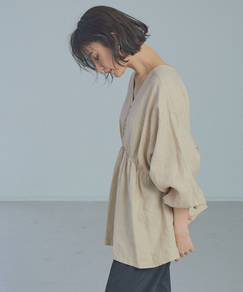 qualite(カリテ)の「【WEB・一部店舗限定】リネンボリュームブラウス(シャツ/ブラウス・レディース・ベージュ/ネイビー/イエロー/ライラック・フリー)」の2枚目の写真