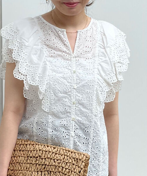 ローン刺繍ボーラ―レースブラウス