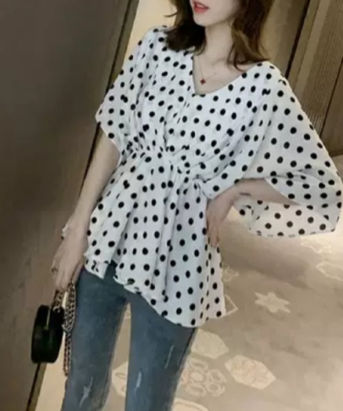 ABITOKYO（アビトーキョー）の「Vネックドット柄フレアブラウス（シャツ/ブラウス・レディース・ホワイト/ブラック・M/L）」の6枚目の写真