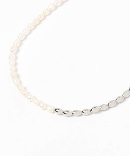 LEPSIM（レプシィム）の「淡水パールショートネックレス　954032（ネックレス・レディース・ホワイト/シルバー/ゴールド・ONE SIZE）」の4枚目の写真