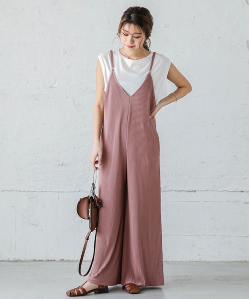 La-gemme(ラジェム)の「カットオフプリーツサロペット(サロペット/オーバーオール・レディース・ブラック/ブラウン/ピンク/ミント/グレイッシュベージュ・M/L)」の1枚目の写真