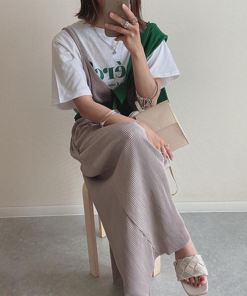 La-gemme(ラジェム)の「カットオフプリーツサロペット(サロペット/オーバーオール・レディース・ブラック/ブラウン/ピンク/ミント/グレイッシュベージュ・M/L)」の4枚目の写真