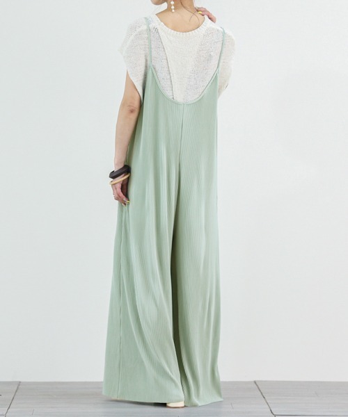 La-gemme(ラジェム)の「カットオフプリーツサロペット(サロペット/オーバーオール・レディース・ブラック/ブラウン/ピンク/ミント/グレイッシュベージュ・M/L)」の17枚目の写真