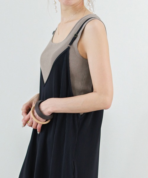 La-gemme(ラジェム)の「カットオフプリーツサロペット(サロペット/オーバーオール・レディース・ブラック/ブラウン/ピンク/ミント/グレイッシュベージュ・M/L)」の22枚目の写真