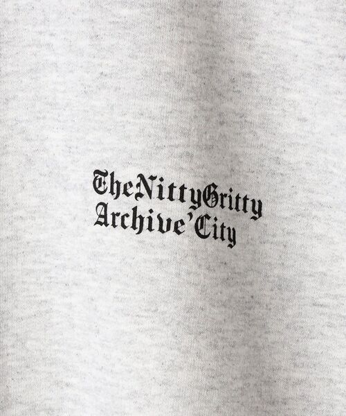 SHIPS(シップス)の「THE NITTY GRITTY ARCHIVE CITY: オールドイングリッシュ ロゴ スウェット(スウェット・メンズ・ライトグレー/ブルー/グリーン・MEDIUM/LARGE/X-LARGE)」の15枚目の写真