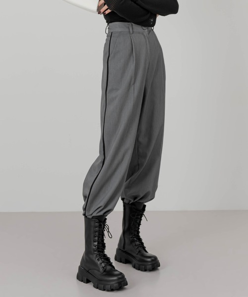 FOLLOWIN（フォロウィン）の「[FLW MADE]ハイウエストサイドラインワイドスラックス（スラックス・レディース・ブラック/ベージュ/グレー/ブルー・SMALL/MEDIUM）」の3枚目の写真