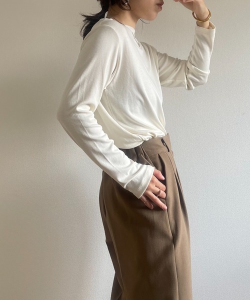 wee9s(ウィークス)の「smooth touch daily tee / ボートネックスムースタッチデイリーティーシャツ(Tシャツ/カットソー・レディース・スカイブルー/ブラック/ベージュ/ネイビー/アイボリー/ミント・FREE)」の8枚目の写真