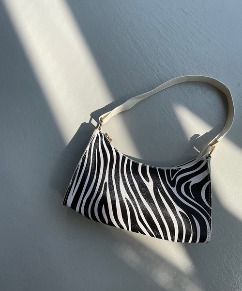 Opinion korean town（オピニオン コリアン タウン）の「Animal handbag（ハンドバッグ・レディース・ゼブラ/ブラウン/レオパード/ブラック・FREE）」の4枚目の写真