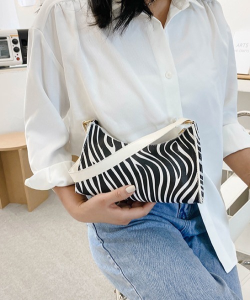 Opinion korean town（オピニオン コリアン タウン）の「Animal handbag（ハンドバッグ・レディース・ゼブラ/ブラウン/レオパード/ブラック・FREE）」の12枚目の写真