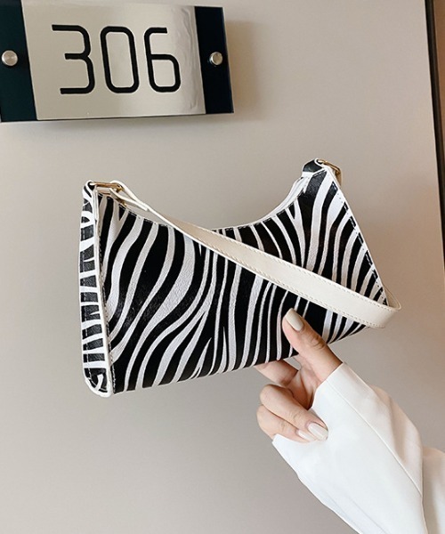 Opinion korean town（オピニオン コリアン タウン）の「Animal handbag（ハンドバッグ・レディース・ゼブラ/ブラウン/レオパード/ブラック・FREE）」の6枚目の写真