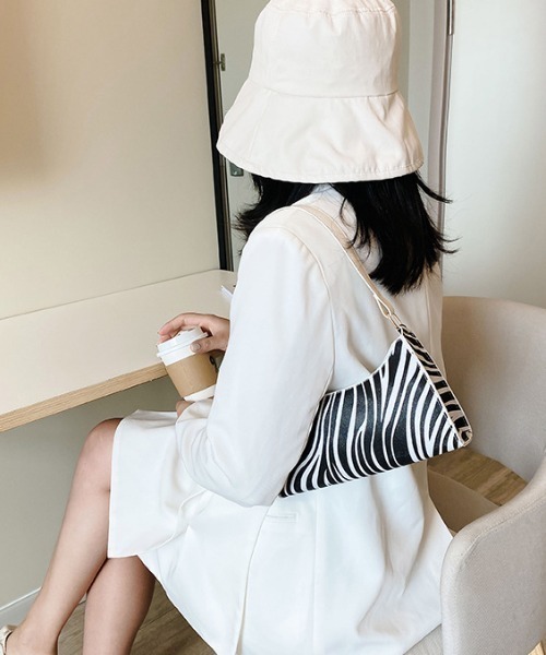 Opinion korean town（オピニオン コリアン タウン）の「Animal handbag（ハンドバッグ・レディース・ゼブラ/ブラウン/レオパード/ブラック・FREE）」の16枚目の写真