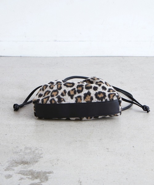 EFOLE（エフォル）の「アニマル コンビ 巾着 ショルダーバッグ（ショルダーバッグ・レディース・ブラック/ベージュ・FREE）」の6枚目の写真