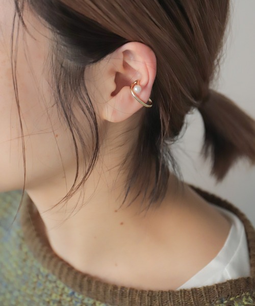 rapiecage（ラピエサージュ）の「パールフックイヤーカフ（イヤーカフ・レディース・ゴールド・FREE）」の2枚目の写真