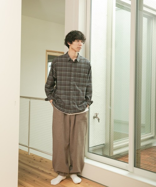 FORK&SPOON(フォークアンドスプーン)の「FORK&SPOON フライフロントネルシャツ(シャツ/ブラウス・メンズ・チャコールグレー/ホワイト系その他/グレー系その他・4/5)」の4枚目の写真