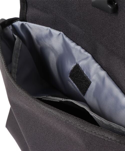 Mark Gonzales（マーク・ゴンザレス）の「【Mark Gonzales】エンジェル ショルダーバッグ（ショルダーバッグ・メンズ・ブラック/ブラック×ホワイト/ベージュ・FREE）」の5枚目の写真