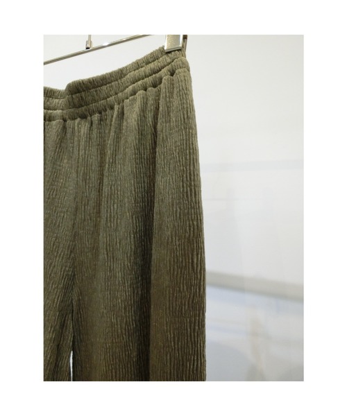 ulu(ウル)の「Crash velor pleated wide pants(その他パンツ・レディース・カーキ・FREE)」の6枚目の写真