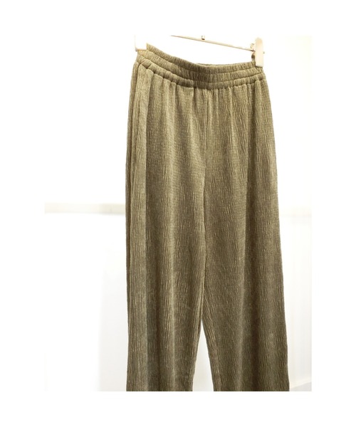 ulu(ウル)の「Crash velor pleated wide pants(その他パンツ・レディース・カーキ・FREE)」の2枚目の写真