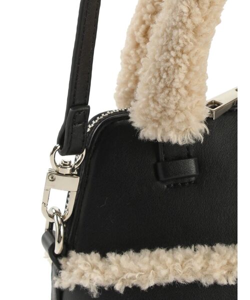 EMODA(エモダ)の「フェイクムートンバッグ(ショルダーバッグ・レディース・ブラック・FREE)」の5枚目の写真