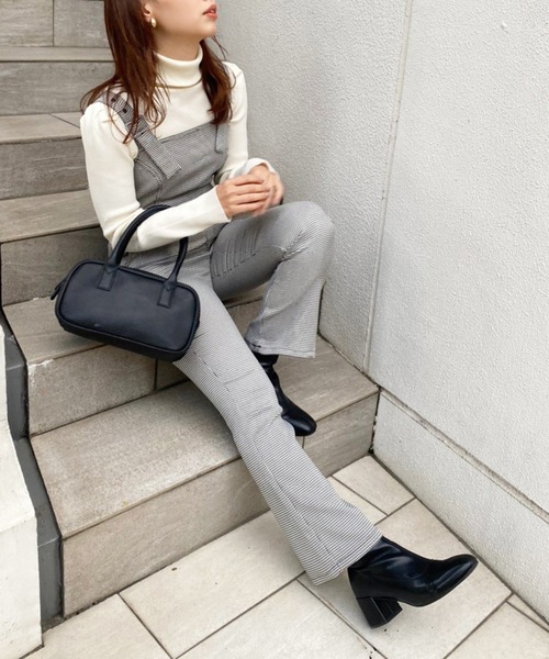 one after another NICE CLAUP（ワンアフターアナザーナイスクラップ）の「インナー次第でオールシーズン着れる。バックレースアップサロペット（サロペット/オーバーオール・レディース・ブラック/ブラック系その他/インディゴブルー/ピンク・FREE）」の2枚目の写真