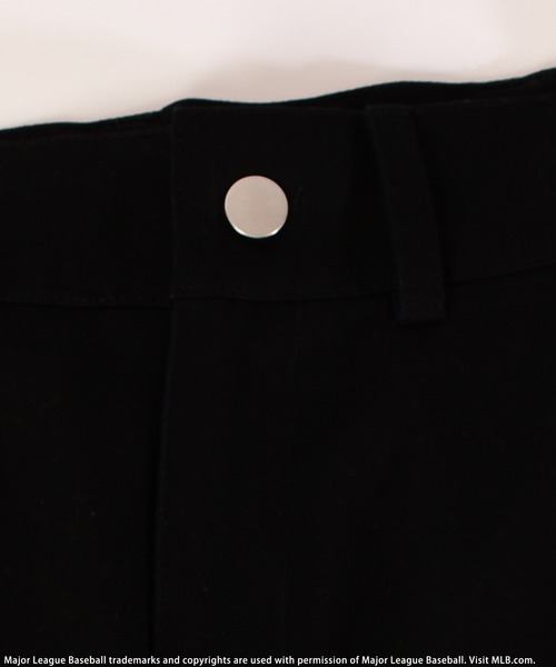 BACK TO THE FIELD(バック トゥー ザ フィールド)の「【MLB】ロゴカーゴパンツ(カーゴパンツ・レディース・オフホワイト/ブラック/カーキ・SMALL/MEDIUM)」の12枚目の写真