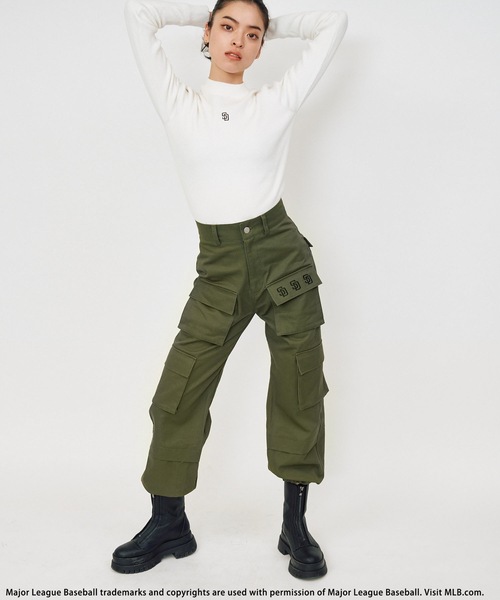 BACK TO THE FIELD(バック トゥー ザ フィールド)の「【MLB】ロゴカーゴパンツ(カーゴパンツ・レディース・オフホワイト/ブラック/カーキ・SMALL/MEDIUM)」の17枚目の写真