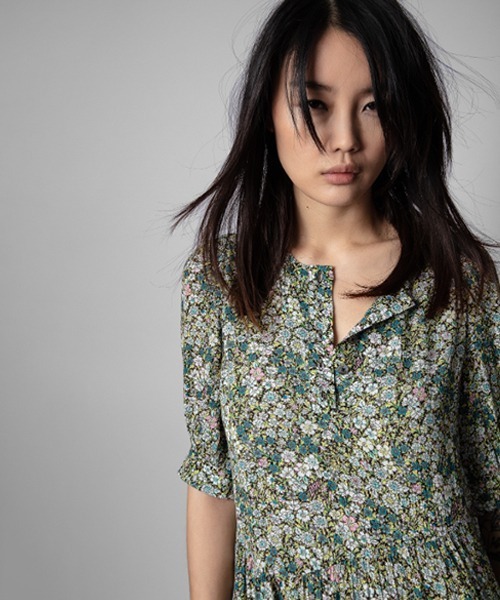 ZADIG&VOLTAIRE（ザディグ　エ　ヴォルテール）の「RISLA CRINKLE LIBERTY GARDEN（ワンピース・レディース・イエロー・S/M/XS）」の2枚目の写真