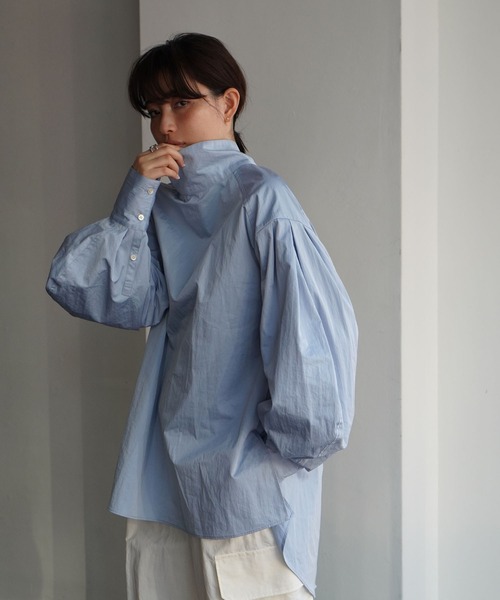 ETRE TOKYO（エトレトウキョウ）の「バックスリットボリュームシャツ