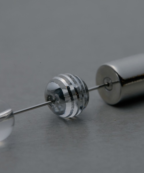 ear PAPILLONNER（イアパピヨネ）の「【WEB限定】縦直クリア玉ピアス（ピアス（片耳用）・レディース・ゴールド/シルバー・FREE）」の4枚目の写真