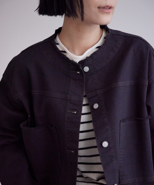 SALON adam et rope'（サロン アダム エ ロペ）の「カツラギストレッチフリンジネックブルゾン（ブルゾン・レディース・オフホワイト/チャコールグレー・FREE）」の18枚目の写真