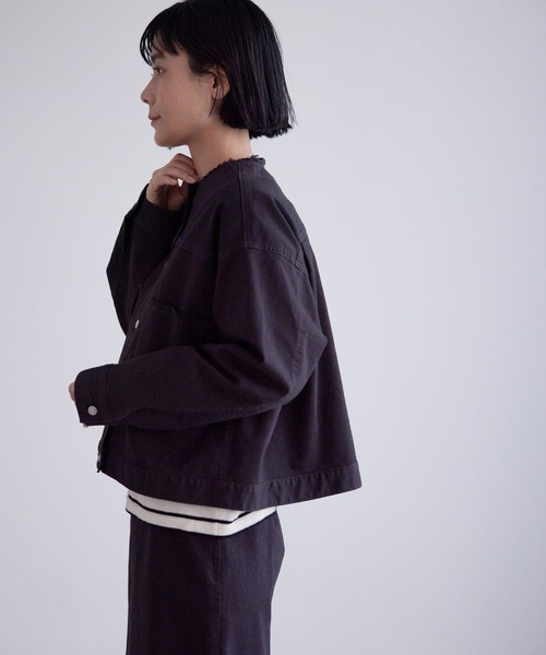 SALON adam et rope'（サロン アダム エ ロペ）の「カツラギストレッチフリンジネックブルゾン（ブルゾン・レディース・オフホワイト/チャコールグレー・FREE）」の21枚目の写真