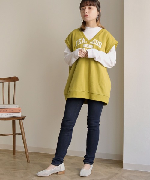 HER CLOSET(ハークローゼット)の「【shemoshelly】ユニフォームカレッジロゴ深Vネックカットソービッグベスト(ベスト・レディース・チャコールグレー/ブラック/ヘザーグレー/マスタード/モカ・M)」の9枚目の写真