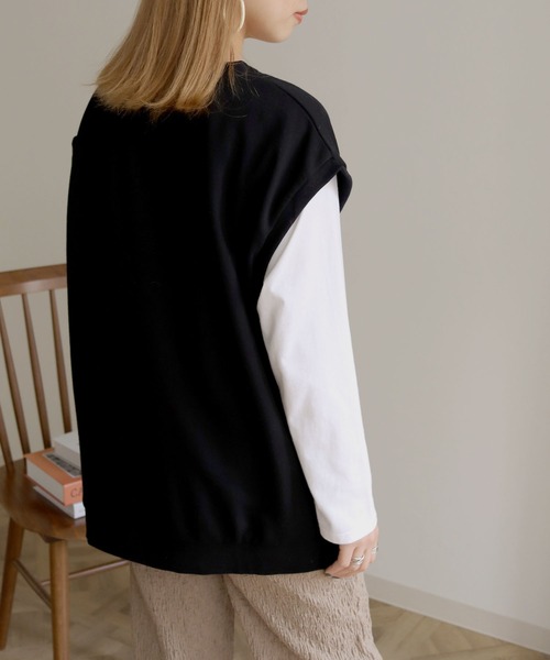 HER CLOSET(ハークローゼット)の「【shemoshelly】ユニフォームカレッジロゴ深Vネックカットソービッグベスト(ベスト・レディース・チャコールグレー/ブラック/ヘザーグレー/マスタード/モカ・M)」の17枚目の写真