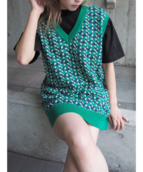 EVRIS（エヴリス）の「ジオメトリックパターンニットベスト（ニット/セーター・レディース・ブラック/ベージュ/グリーン・FREE）」の21枚目の写真