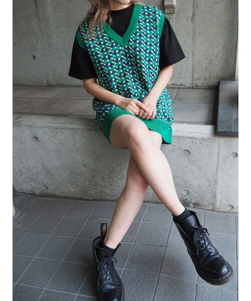 EVRIS（エヴリス）の「ジオメトリックパターンニットベスト（ニット/セーター・レディース・ブラック/ベージュ/グリーン・FREE）」の22枚目の写真