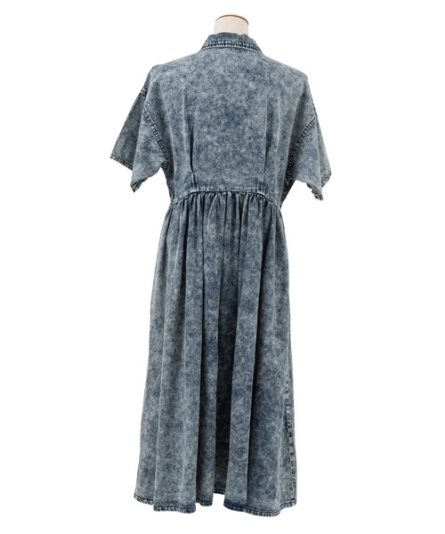 PUNYUS（プニュズ）の「半袖ケミカルシャツワンピース（シャツワンピース・レディース・ケミカルウォッシュ・1/2/4/3）」の11枚目の写真