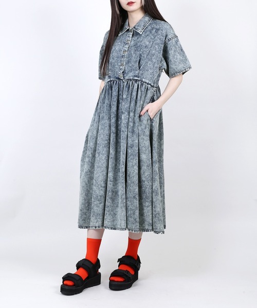 PUNYUS（プニュズ）の「半袖ケミカルシャツワンピース（シャツワンピース・レディース・ケミカルウォッシュ・1/2/4/3）」の2枚目の写真