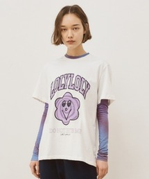 LOLYLOVELOLY（ロリーラブロリー）の「A'GEM/9 × .kom 『LOLYLOVELOLY/ロリーラブロリー』Happy T-shirt/カレッジ風 フロントデザイン Tシャツ（Tシャツ/カットソー）」