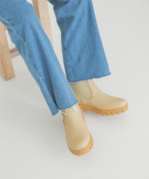 ITEMS URBANRESEARCH(アイテムズ アーバンリサーチ)の「コンビサイドゴアブーツ(ブーツ・レディース・ブラック/ベージュ・SMALL/MEDIUM/LARGE)」の1枚目の写真