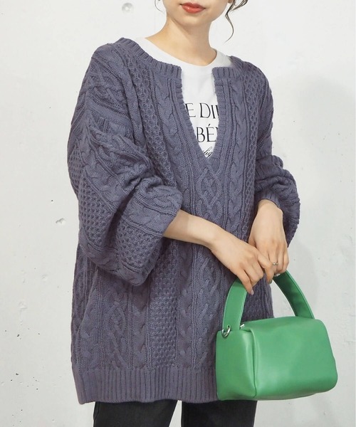 tiptop（ティップトップ）の「ケーブルキーネックBIGニットプルオーバー（ニット/セーター・レディース・ブラック/オフホワイト/ダークグリーン/ブルー/パープル/エンジ/グリーン・FREE）」の5枚目の写真