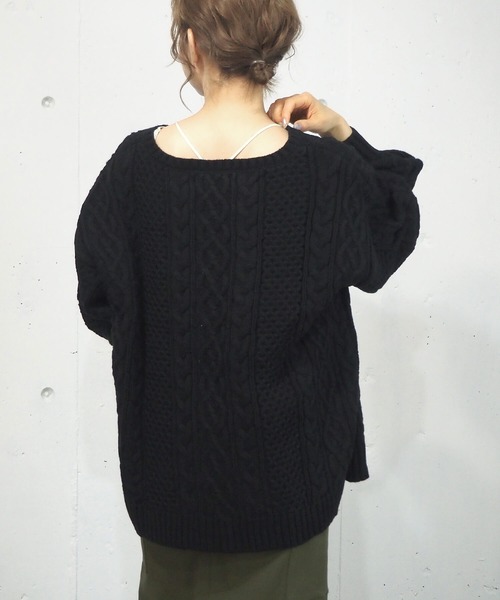 tiptop（ティップトップ）の「ケーブルキーネックBIGニットプルオーバー（ニット/セーター・レディース・ブラック/オフホワイト/ダークグリーン/ブルー/パープル/エンジ/グリーン・FREE）」の22枚目の写真