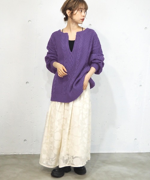 tiptop（ティップトップ）の「ケーブルキーネックBIGニットプルオーバー（ニット/セーター・レディース・ブラック/オフホワイト/ダークグリーン/ブルー/パープル/エンジ/グリーン・FREE）」の11枚目の写真