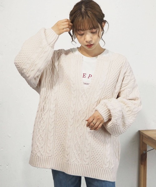 tiptop（ティップトップ）の「ケーブルキーネックBIGニットプルオーバー（ニット/セーター・レディース・ブラック/オフホワイト/ダークグリーン/ブルー/パープル/エンジ/グリーン・FREE）」の8枚目の写真