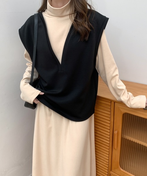 ECLIN(エクラン)の「Vネックベスト&タートルネックフレアワンピースセットアップ(ワンピース・レディース・ブラック/チャコールグレー/ベージュ・M/L)」の12枚目の写真