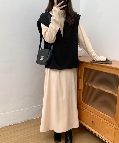 ECLIN(エクラン)の「Vネックベスト&タートルネックフレアワンピースセットアップ(ワンピース・レディース・ブラック/チャコールグレー/ベージュ・M/L)」の9枚目の写真