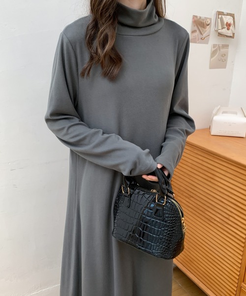 ECLIN(エクラン)の「Vネックベスト&タートルネックフレアワンピースセットアップ(ワンピース・レディース・ブラック/チャコールグレー/ベージュ・M/L)」の16枚目の写真
